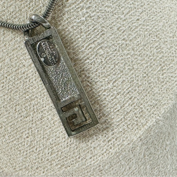 💎CRYSTAL G PENDANT NECKLACE - Picture 8 of 12